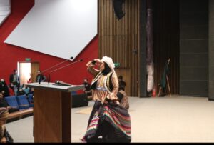 نمایش دختران باران برروی صحنه