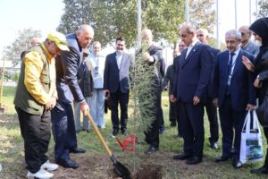 کاشت درخت صلح توسط استانداران خزر