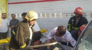 برخورد شدید پراید با تیر برق در رشت