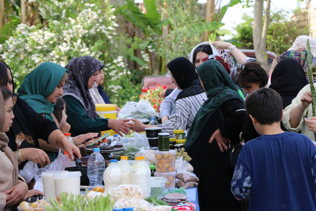 برپایی نمایشگاه و بازارچه محصولات محلی در صوفیانده صومعه‌سرا