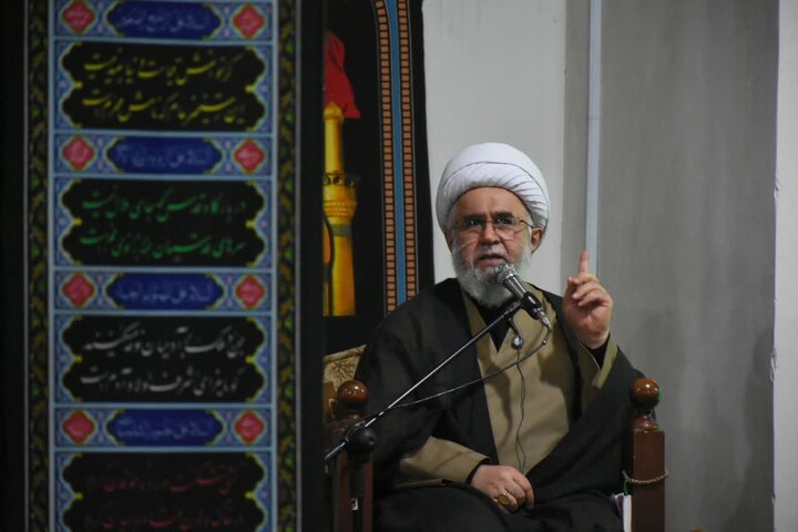 نظام امامت؛ عامل رشد و شکست‌ناپذیری جامعه است