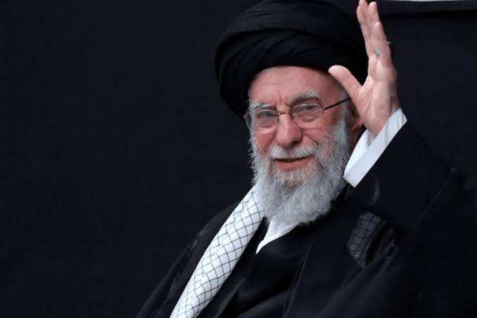 نخبگان جامعه وظیفه دارند از ترویج ناامیدی در جامعه جلوگیری نمایند