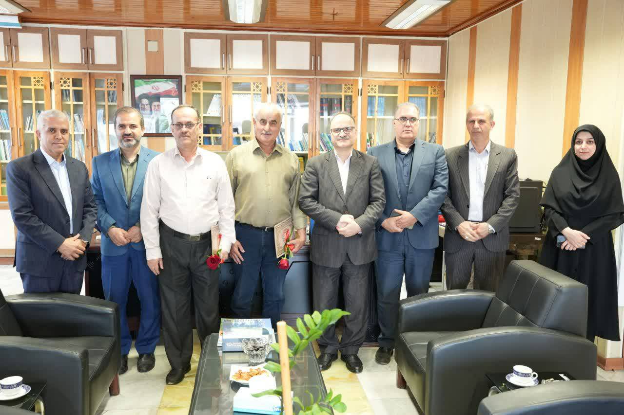 آزادگان سرافراز نماد استقامت و عزت ملت ایران هستند