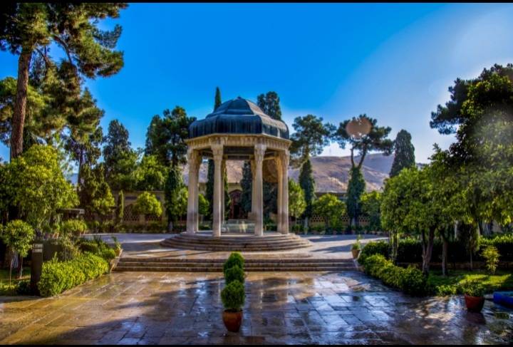 حافظ؛ از آینه ریا تا چراغ مدارا