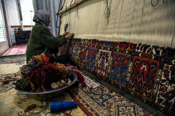 حمایت از ۴۸۰۰ قالیباف و فعال صنایع‌دستی در گیلان